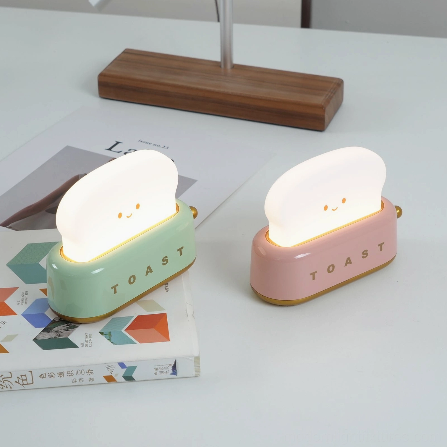 Compact retro toaster table lamp highlighting warm 3000K color temperature and dimming capability