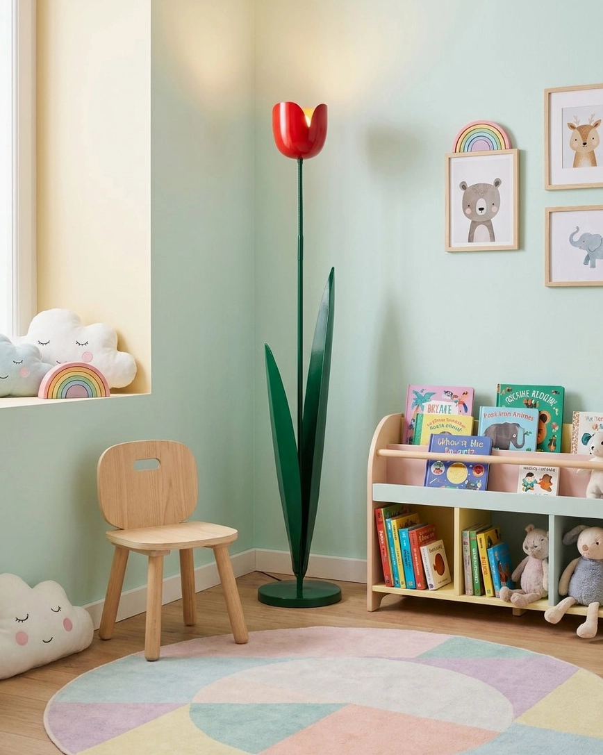Multi-angle view of tulip floor lamp showing bloom, stem, leaves and weighted base construction – botanical floor lamp design overview