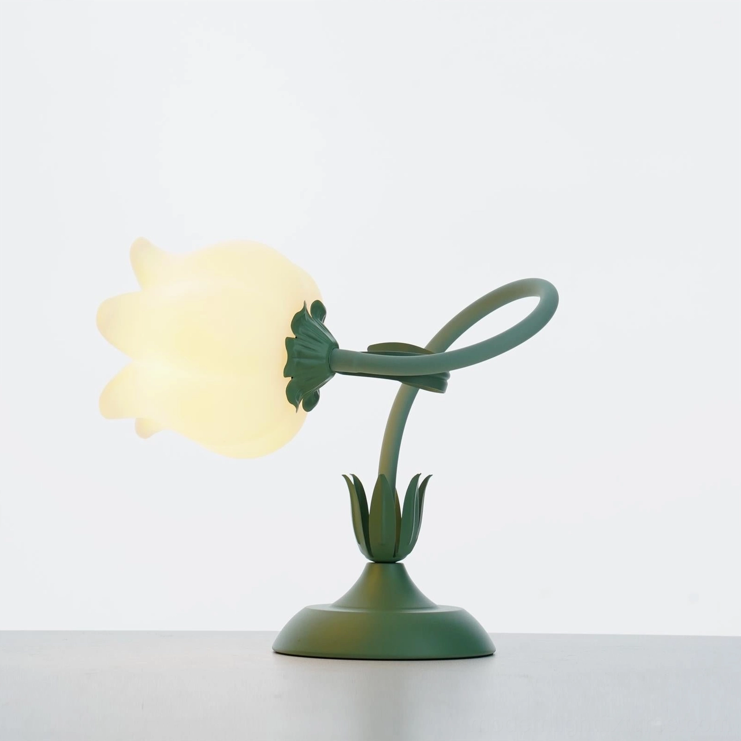 Twist tulip flower lamp suitable for Scandinavian, mid-century modern, and vintage decor styles