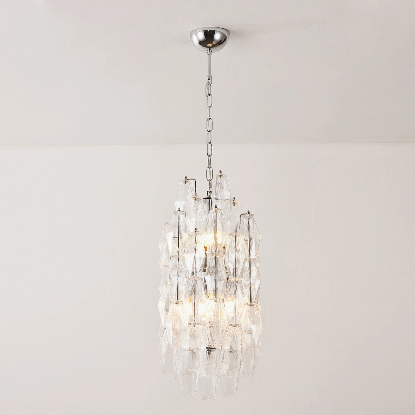 Velthra pendant light fixture showing metal framework and adjustable chain suspension system