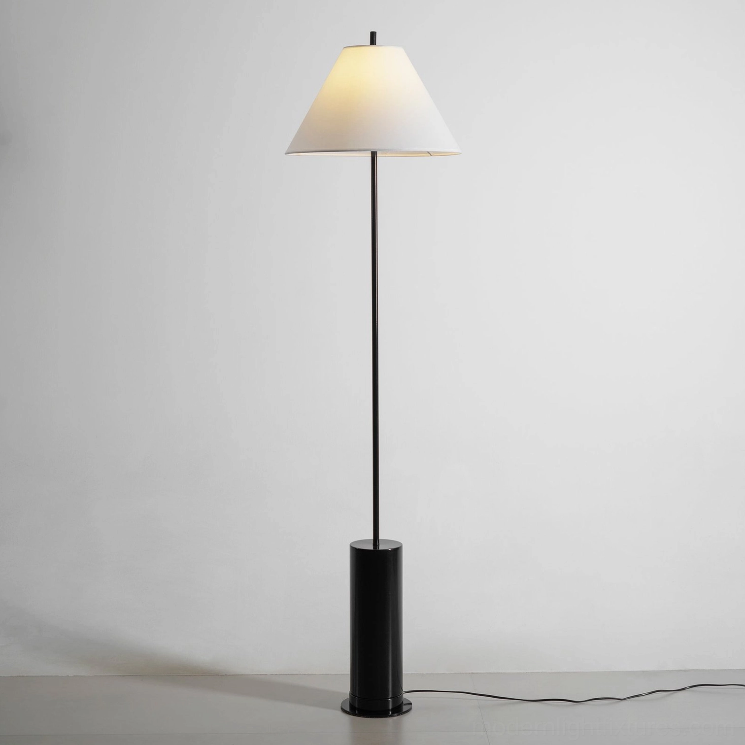 Minimalist Verdant floor lamp available in five color combinations EU UK AU US plugs