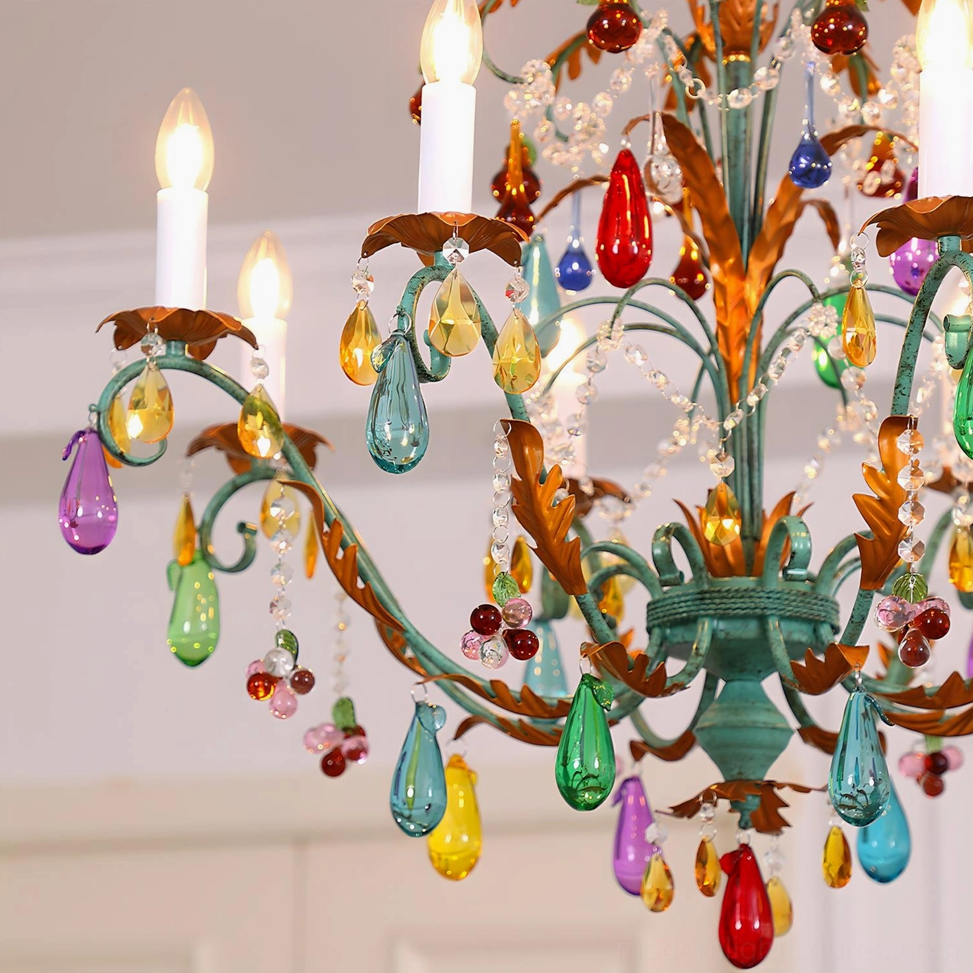 Vibranza chandelier product specification sheet with technical details and bulb compatibility