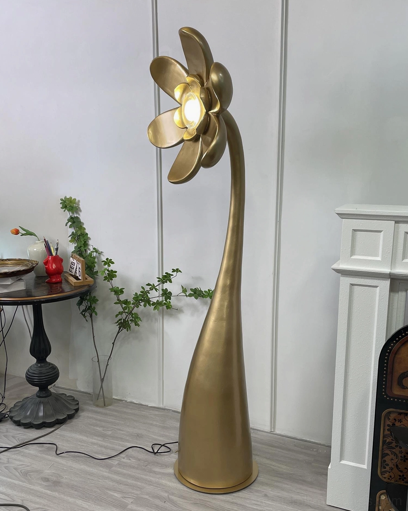 Close-up detail of Vicenzio gold flower lamp head with exposed central LED and 6 sculptural petals