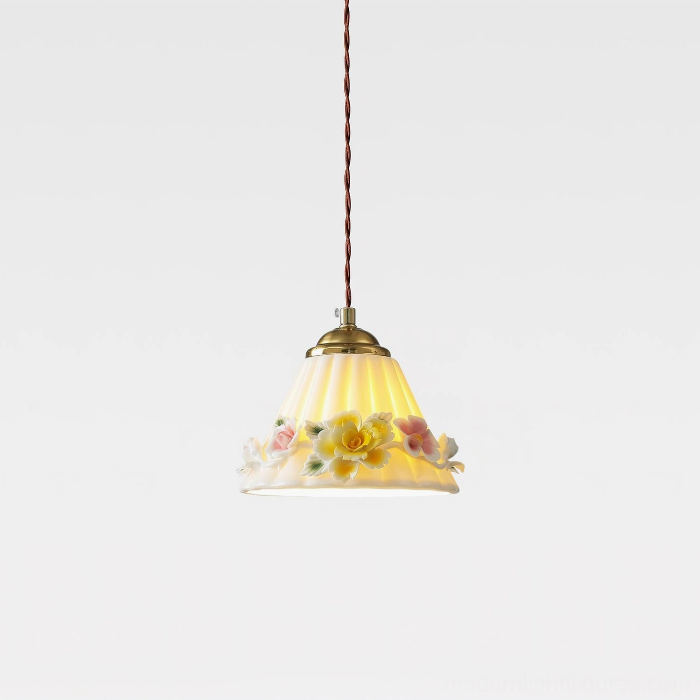 Vionna pendant lamp showing adjustable wire and brass suspension hardware above dining surface