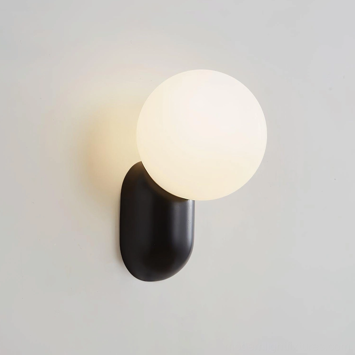 Wall sconce G9 socket and hardwired electrical connection technical feature demonstration