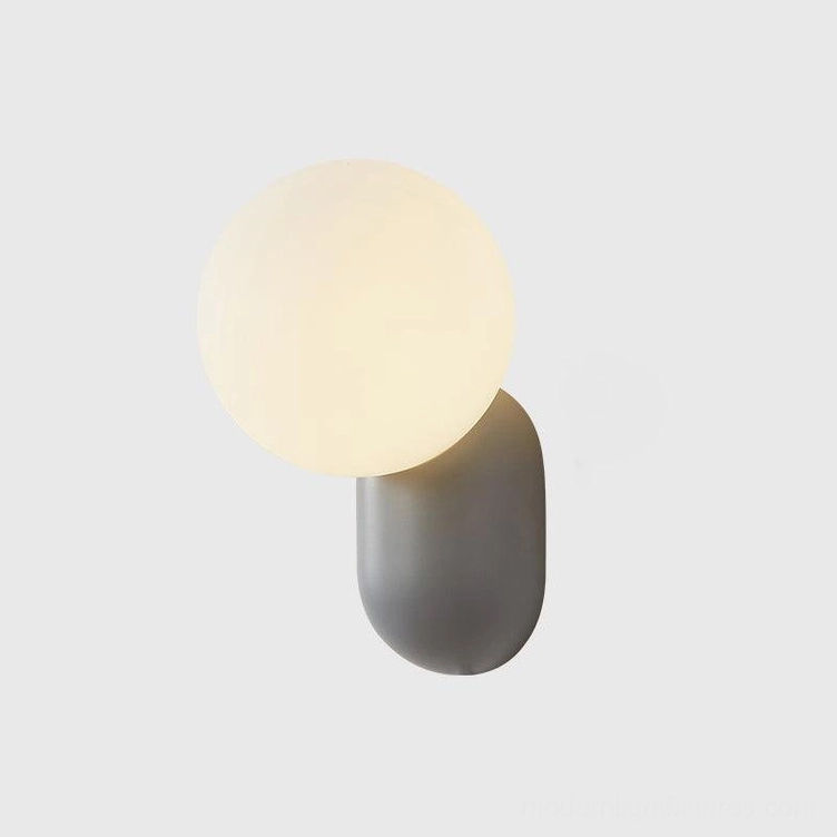 Wall sconce size reference showing 8cm diameter and 20cm height proportions in real interior setting