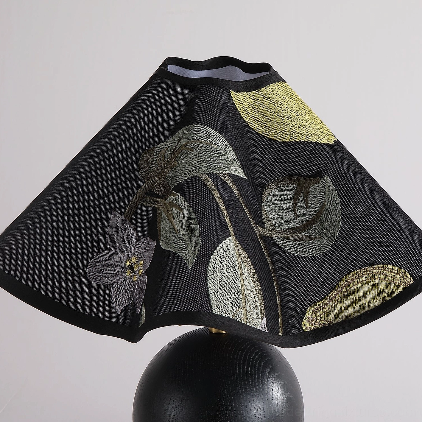 Zerina black table lamp complete view showing dimensions and design proportions